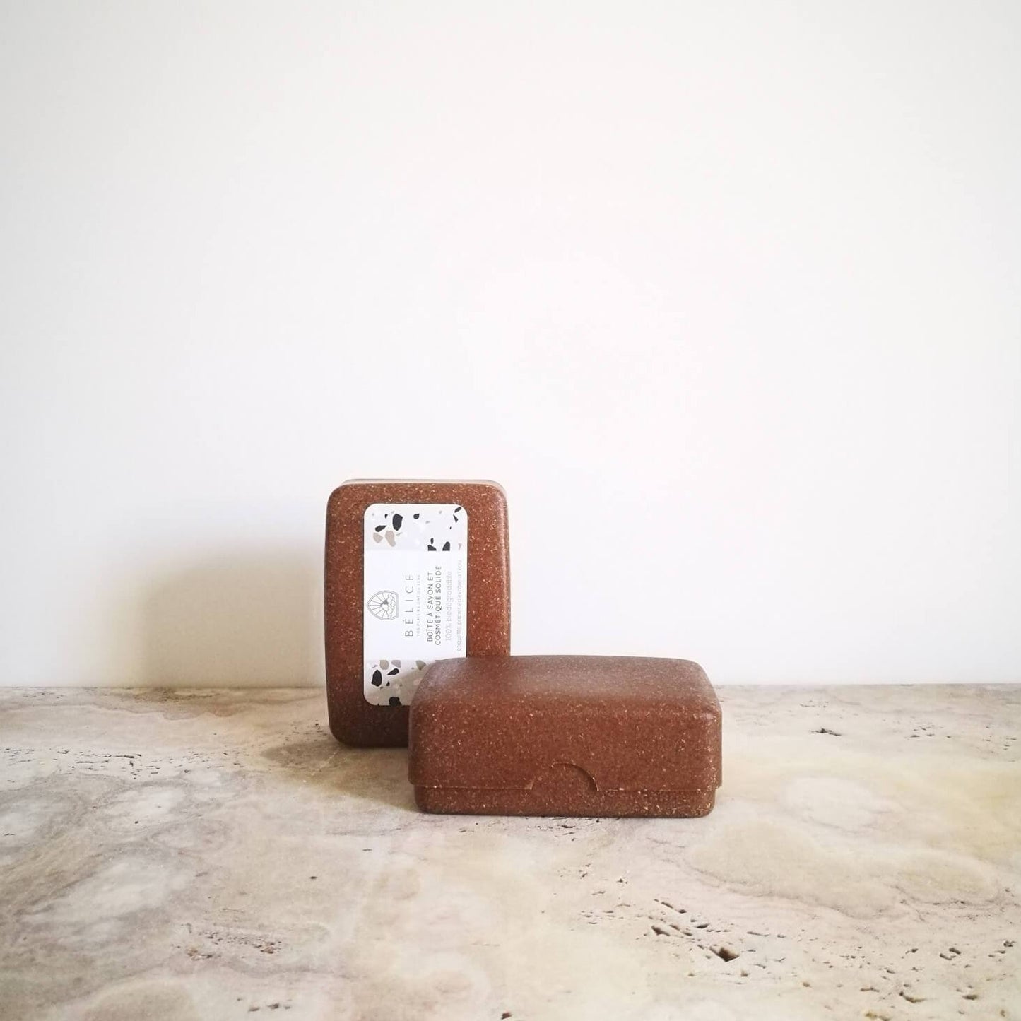 Boîte à savon et cosmétique solide en bois liquide 100% biodégradable.