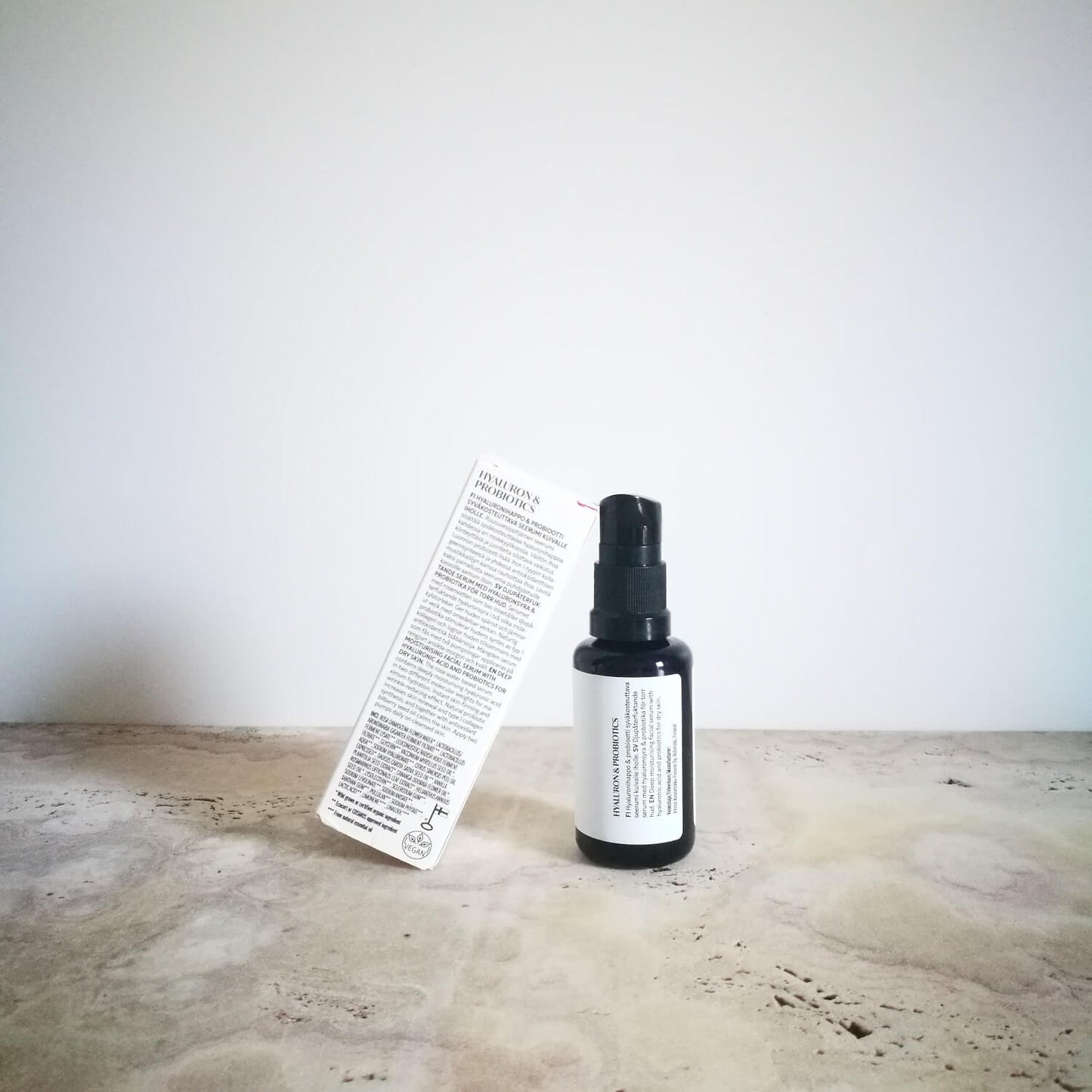 Hyaluron & Probiotics facial serum. Sérum hydratant à l'acide hyaluronique. Tous types de peaux.