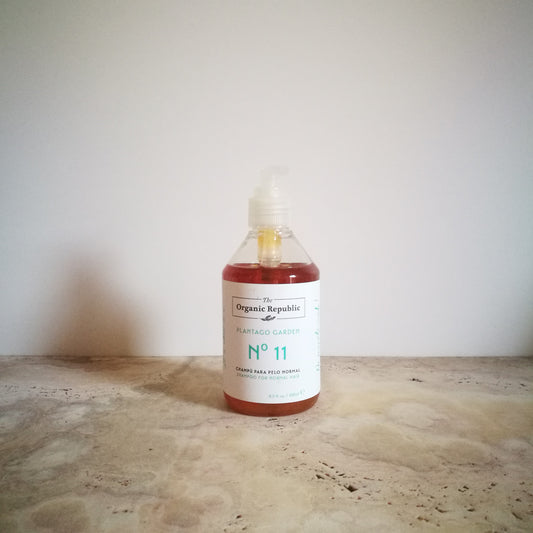 Shampoing pour cheveux normaux Plantago Garden. Magnolia et agrumes.